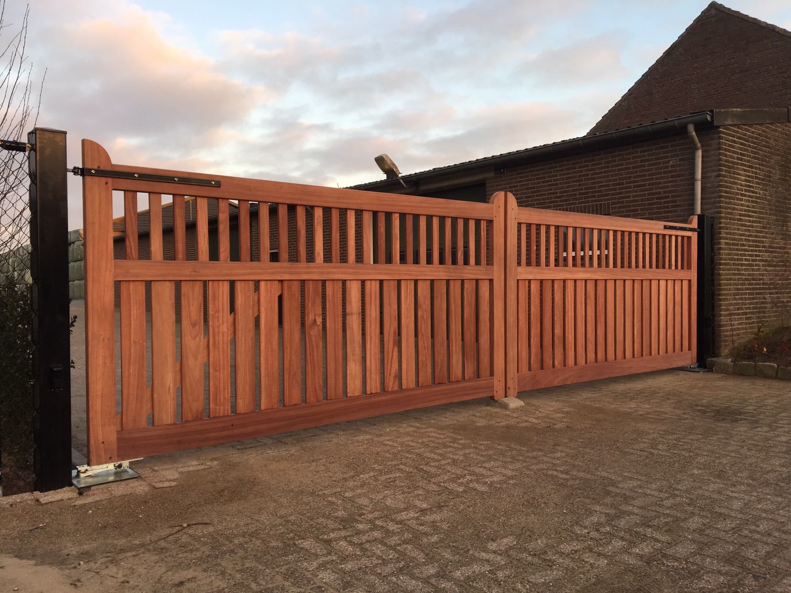 Houten poort in Reusel › Projecten › Meeus Houtconstructies