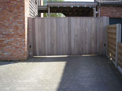 Strakke Afrormosia Poort Oud Turnhout