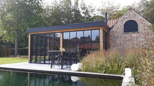 Poolhouse Zwarte Ramen