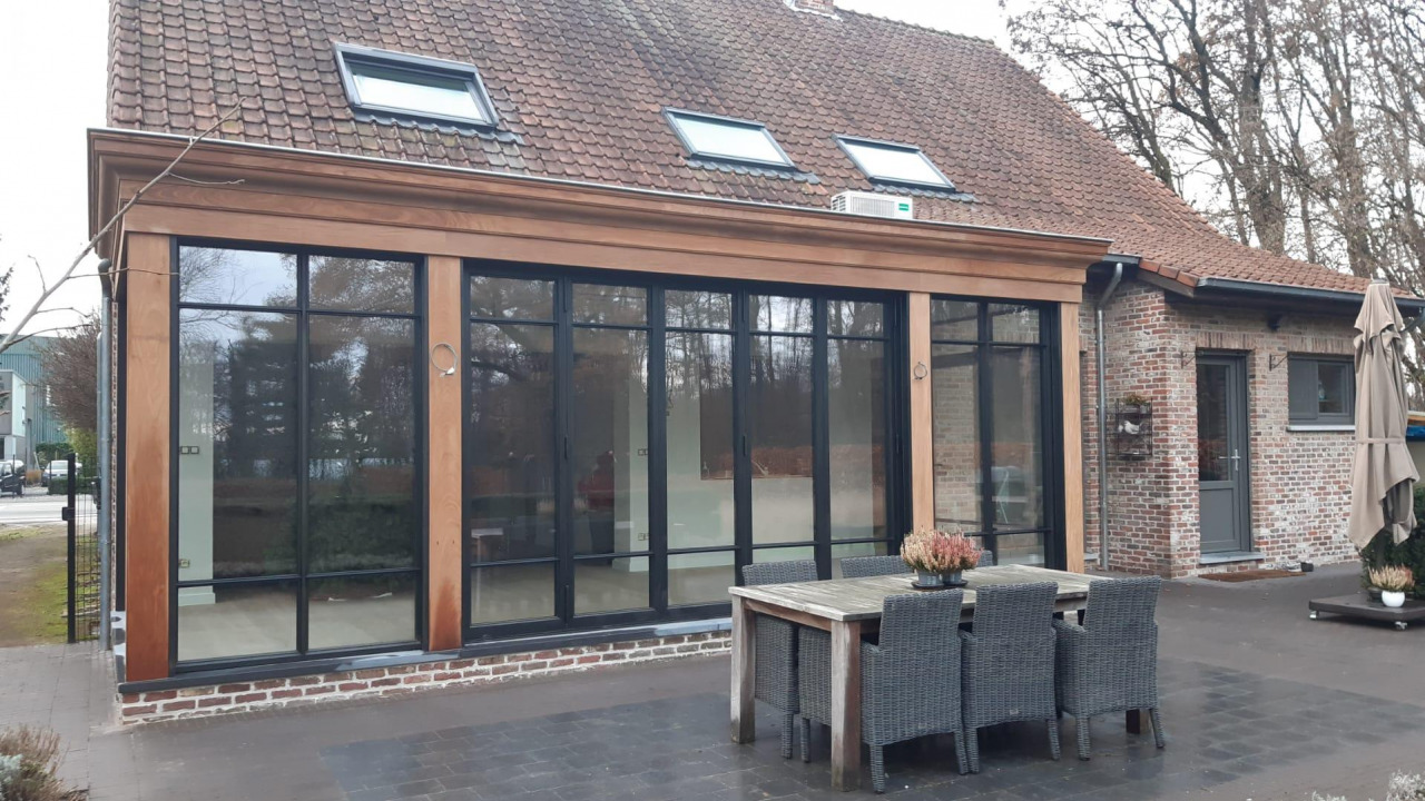 Woning Uitbreiding Zwarte Ramen