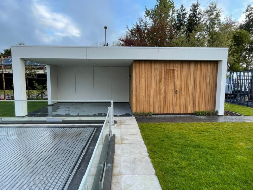 Modern Poolhouse Wit