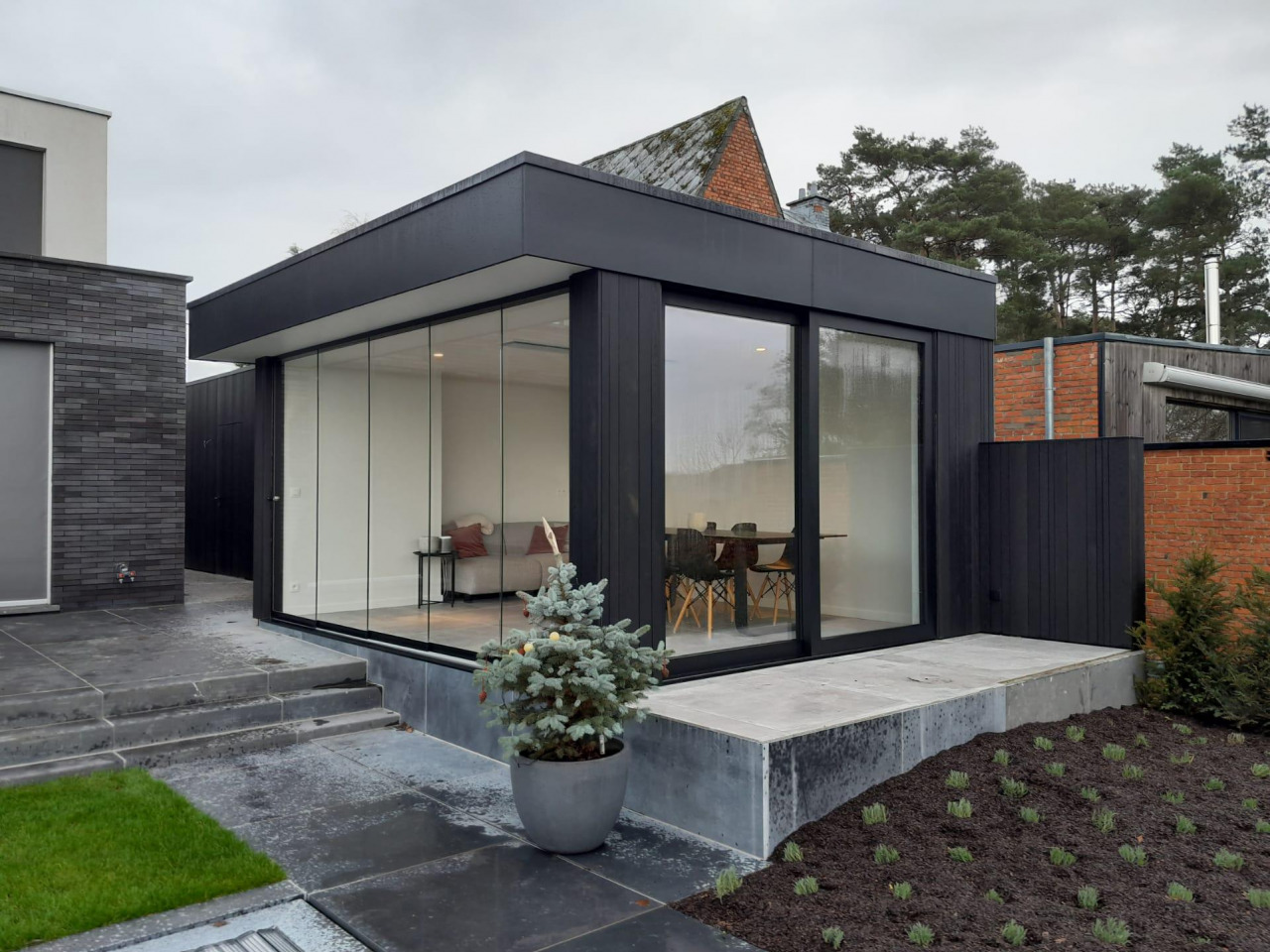 Moderne Tuinkamer In Zwarte Uitvoering