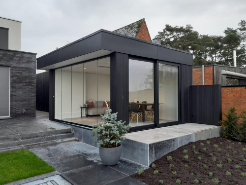 Moderne Tuinkamer In Zwarte Uitvoering