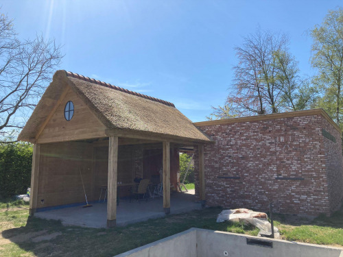 Rietbedekking Poolhouse