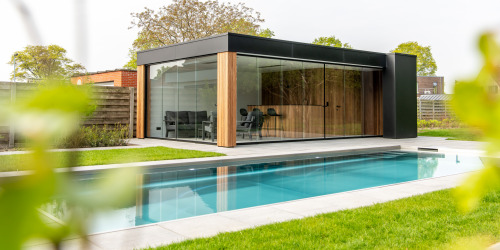 Modern Poolhouse Retie