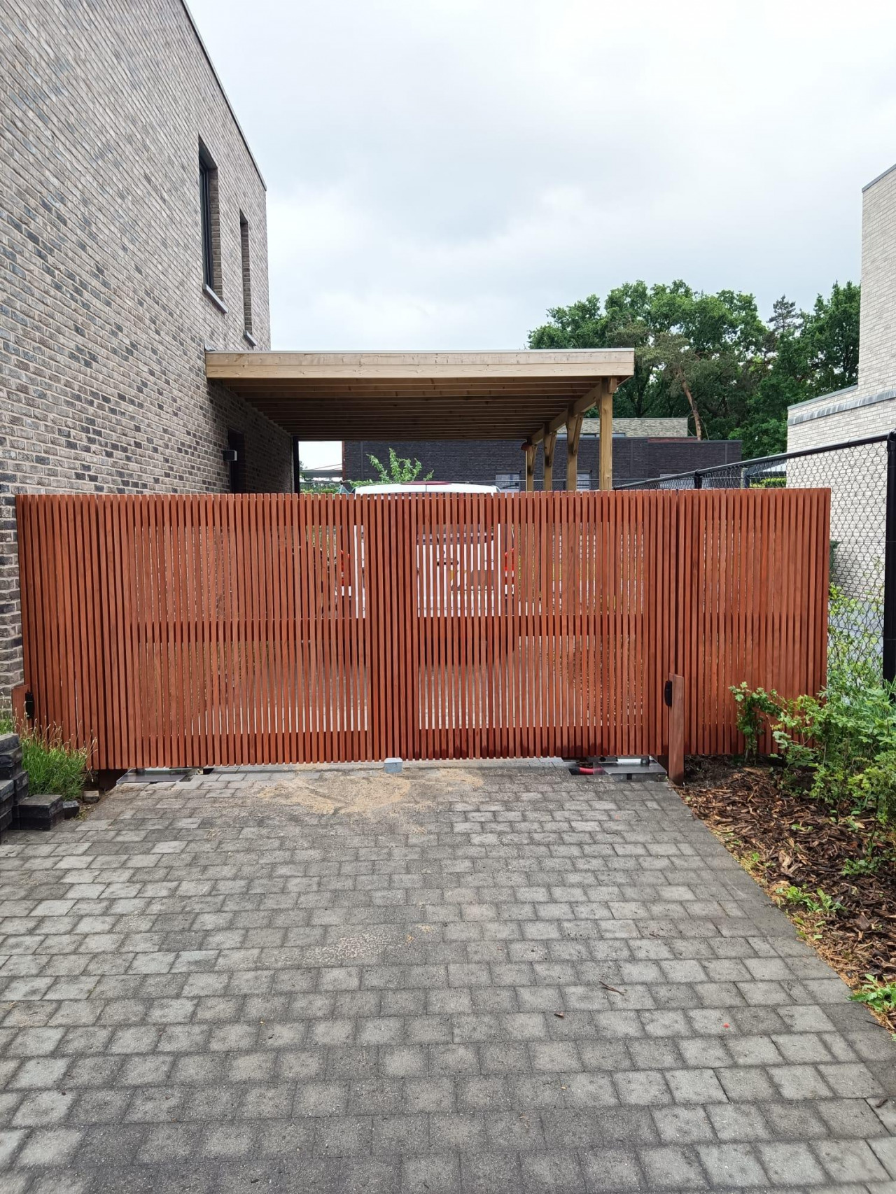 Strakke Houten Poort Met Dunne Latjes1
