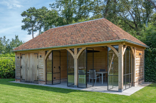 Eiken Bijgebouw Met Bourgondische Pannen Min