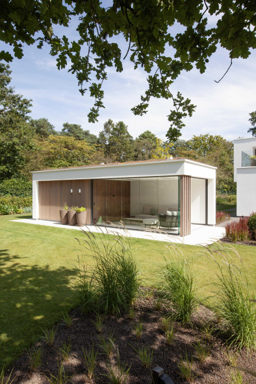 Poolhouse Crepi En Glazen Schuifwanden Min