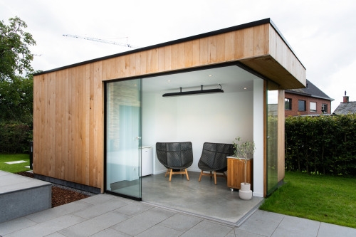Modern Bijgebouw Glazen Wanden Min