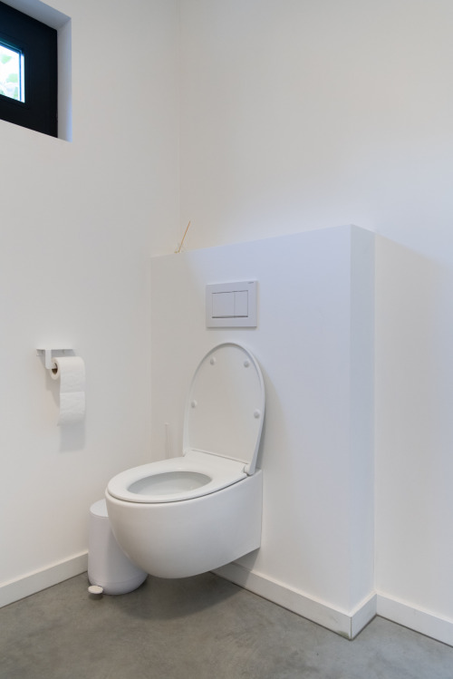 Toilet Poolhouse Min
