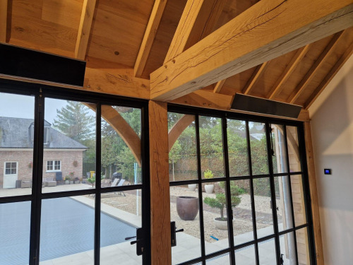 Eiken Poolhouse Met Stalen Ramen Heaters