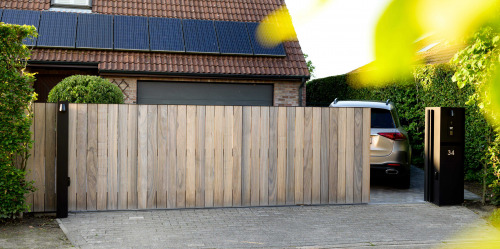 Moderne Schuifpoort Padouk En Aluminum