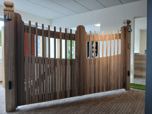 Toonzaalmodel Met Open Latten Wisselende Breedtes