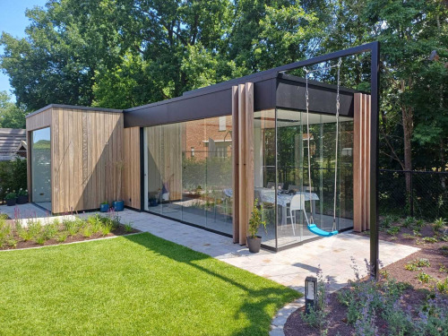 Modern Poolhouse Mol