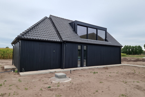 Garage Met Automatische Poorten 1