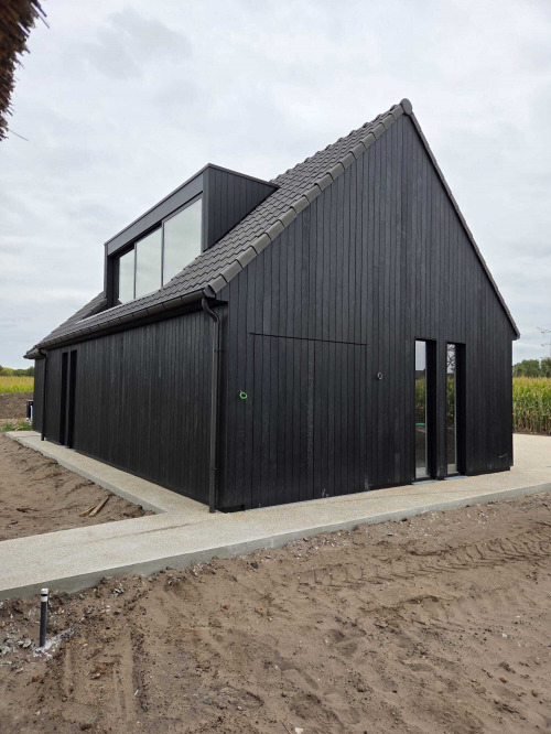 Garage Met Automatische Poorten 2