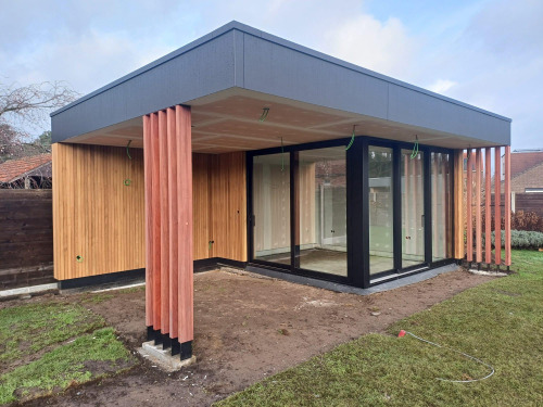 Fitnessruimte Met Terrasoverkapping