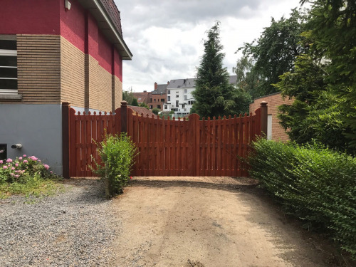 Klassieke Poort In Padouk