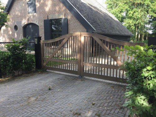 Moderne Houten Poort in Padouk Model 4